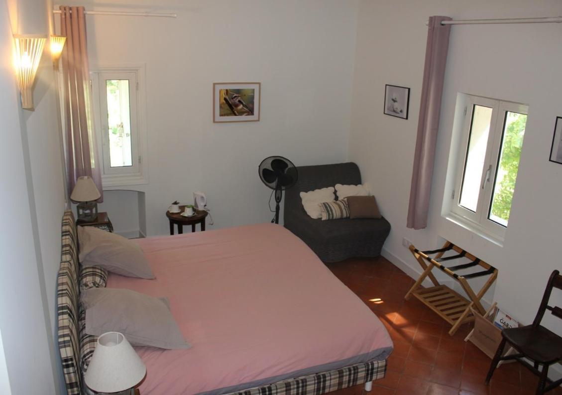Domaine De La Carriere Bed & Breakfast Sumène Eksteriør bilde